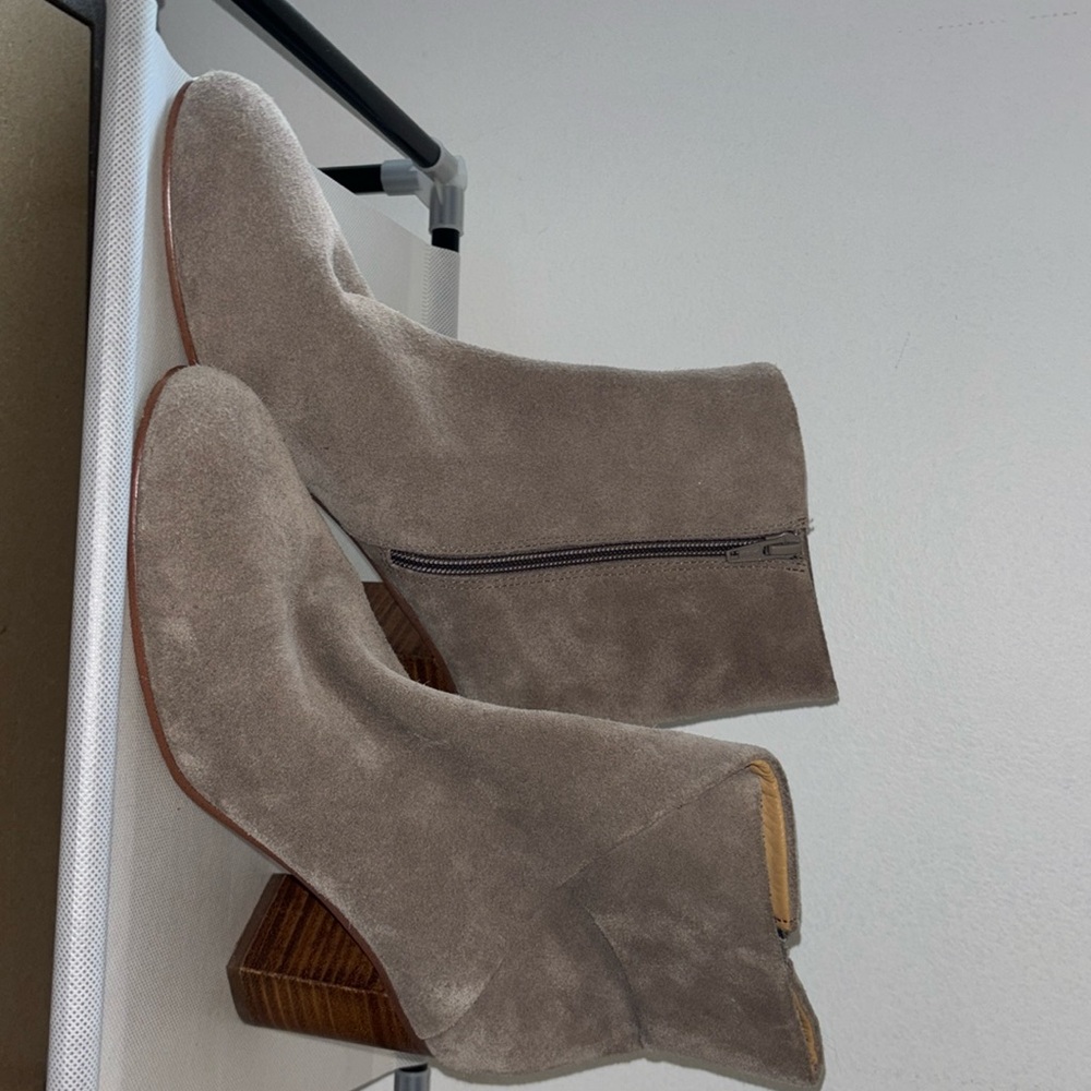 Soludos Women's Tan Venetian Suede Ankle Boots Size 8.5